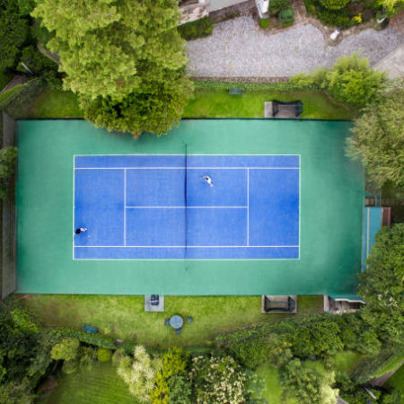 Quels sont les avis des clients sur la construction de courts de tennis en gazon synthétique à Nice ?