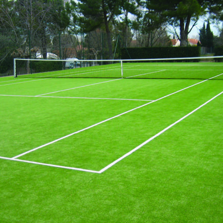 Comment Service Tennis, en tant que constructeur de courts de tennis à Toulon, utilise-t-il des matériaux innovants ?