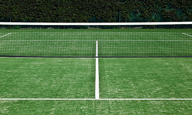 La maintenance court de tennis en gazon synthétique à Nice est cruciale. En effet, elle assure la longévité et la qualité de jeu.
