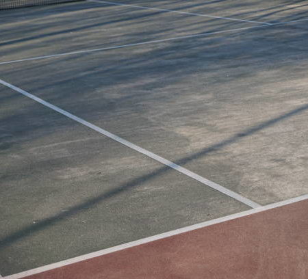 Les Techniques Spécifiques de Construction d’un Court de Tennis en Béton Poreux à Limonest