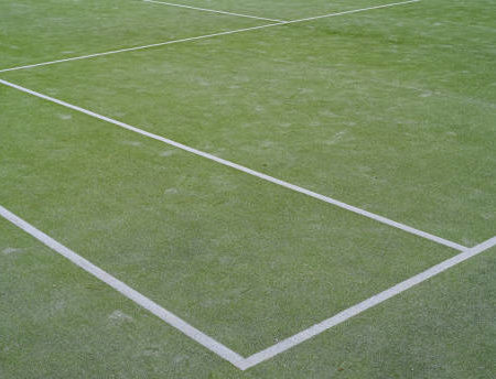 L’importance de la vérification régulière des filets sur un court de tennis à Avignon