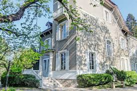 Comment un Expert Immobilier à Lyon peut-il Aider à Anticiper les Tendances du Marché Immobilier Local ?