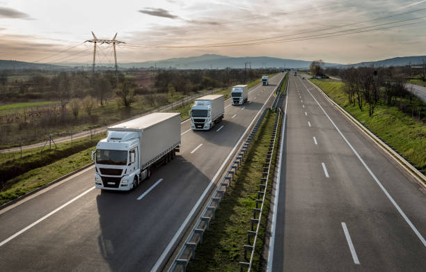 la livraison du dernier kilomètre dans le transport routier est complexe et remplie de défis. Cependant, avec des