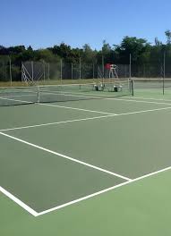 Comment les Constructeurs de Court de Tennis à Nice Assurent-ils la Conformité aux Normes ?