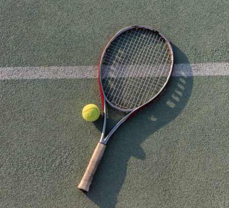 Comment préparer le terrain avant de poser du béton poreux pour la construction terrain de tennis en béton poreux Mougins