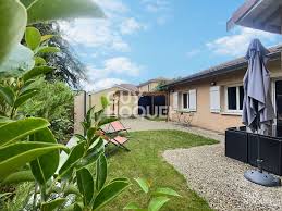 Pourquoi les maisons à vendre à Chaponost sont-elles souvent situées dans des zones avec une forte croissance des services de proximité ?