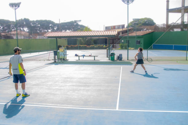 Construction d'un terrain de tennis en béton poreux à Nice