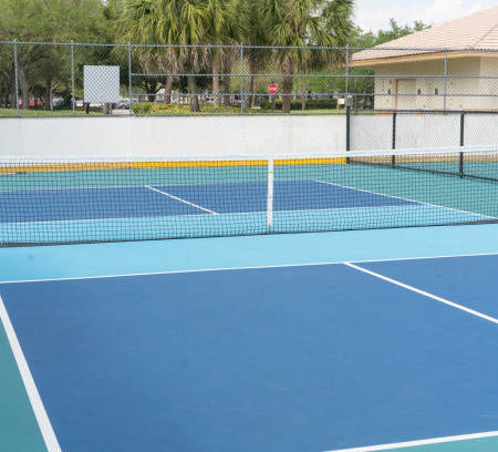 Pourquoi opter pour une surface en béton poreux lors de la Construction d’un terrain de tennis en béton poreux à Nice ?
