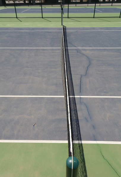 Construction d'un court de tennis en béton poreux à Cannes