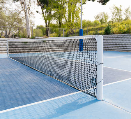 Pourquoi est-il nécessaire de bien choisir l’inclinaison du terrain pour la construction d’un court de tennis à Nice ?