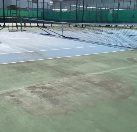 Qu’est-ce que les caractéristiques d’un bon drainage lors de la construction d’un court de tennis en béton poreux à Cannes ?
