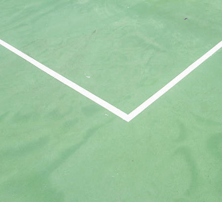 Pourquoi est-il avantageux de choisir un revêtement en béton pour la construction d’un court de tennis à Toulon ?