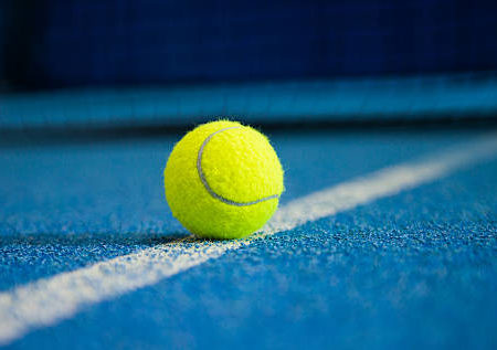 Comment assurer une construction rapide tout en garantissant la qualité lors de la construction d’un court de tennis à Toulon ?
