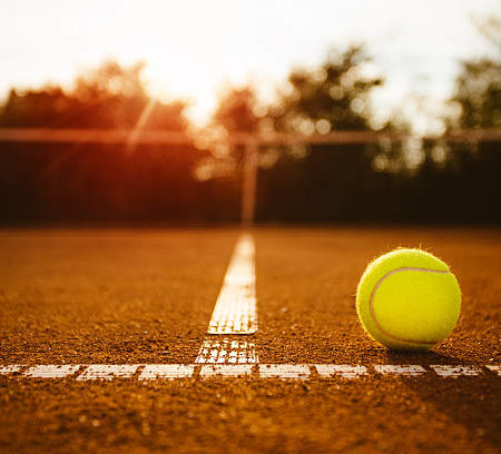 Comment les sportifs professionnels influencent-ils la Construction d’un court de tennis à Saint-Tropez ?