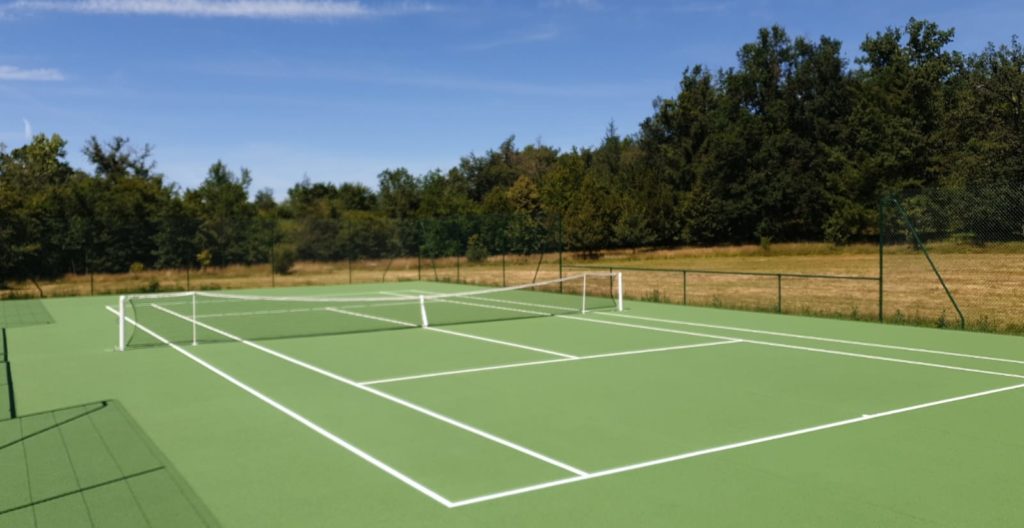 Construction d'un court de tennis en béton poreux à Saint-Raphael