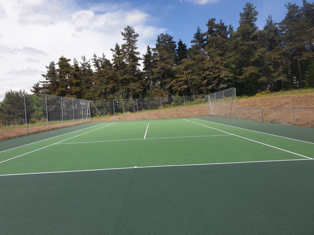 Construction d'un court de tennis à Saint-Raphaël