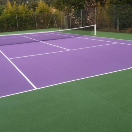 Pourquoi la construction de terrains de tennis en béton poreux à Cannes est-elle recommandée pour les climats méditerranéens ?