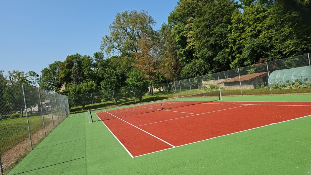 Construction d'un court de tennis à Saint-Raphaël