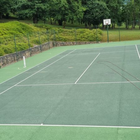 Quels critères prendre en compte pour l’éclairage lors de la construction d’un terrain de tennis à Saint-Raphaël ?
