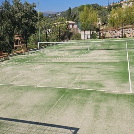 Pourquoi la construction de courts de tennis en béton poreux à Cannes est-elle idéale pour le climat méditerranéen ?