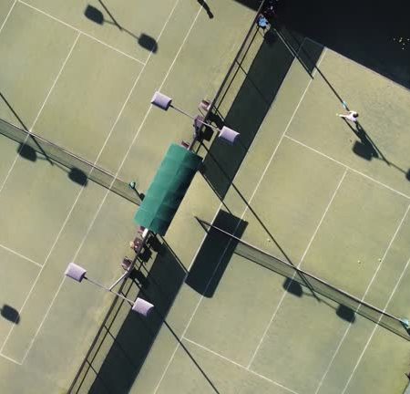 Construction d’un terrain de tennis à Nice : adapter pour une utilisation multisports