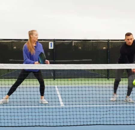 Pourquoi l’entretien est-il essentiel après la construction d’un court de tennis à Nice ?