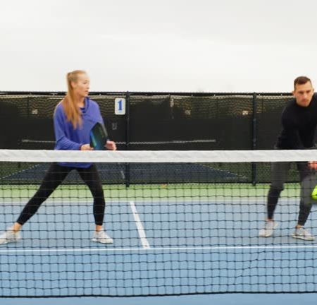 Pourquoi la construction de courts de tennis en béton poreux à Cannes est-elle rapide à mettre en œuvre ?