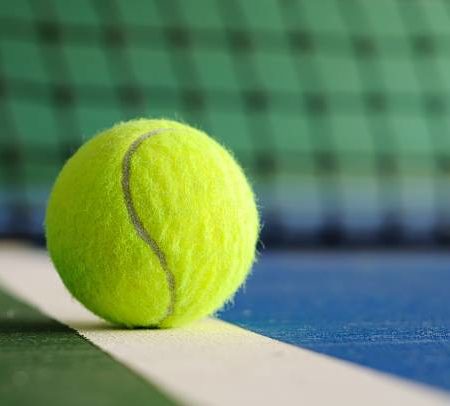 Pourquoi le béton poreux est-il un choix optimal pour un court de tennis à Saint-Raphaël ?