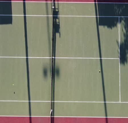 Pourquoi la construction d’un court de tennis en béton poreux à Nice est-elle bénéfique pour les écoles et universités ?