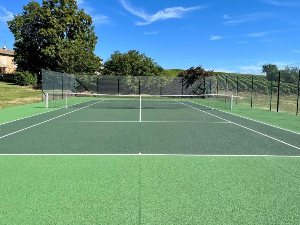 Construction d'un court de tennis à Saint-Raphaël