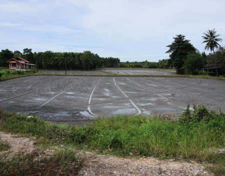 Comment optimiser la ventilation naturelle pour la Construction d’un court de tennis à Saint-Raphaël ?