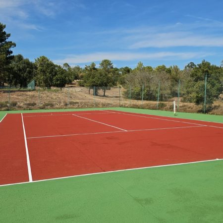 Pourquoi la gestion de l’eau est-elle cruciale dans la construction d’un court de tennis en Nice ?