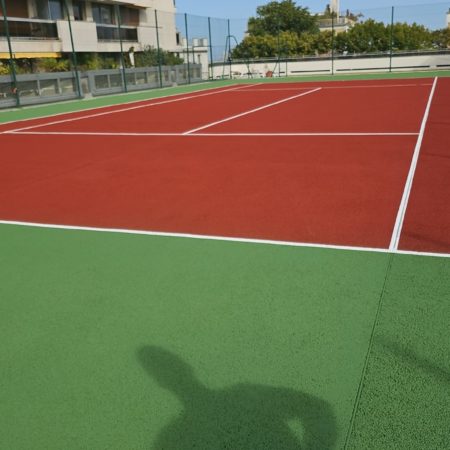 Pourquoi la qualité du sol est-elle déterminante dans la construction d’un court de tennis en Nice ?