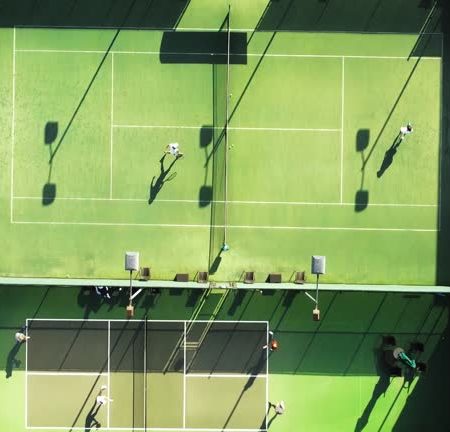 Pourquoi tenir compte de la topographie locale lors de la Construction d’un court de tennis à Aix-en-Provence ?