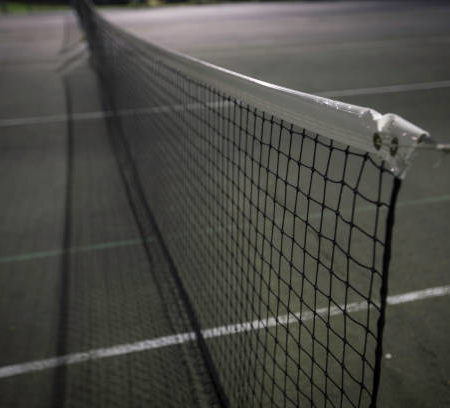 Quels sont les critères pour obtenir une homologation pour un court en gazon synthétique ?
