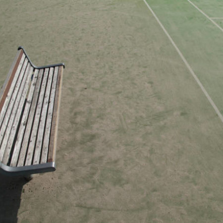 Comment rénover un ancien court de tennis à Saint-Raphaël ?