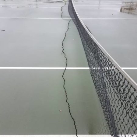 Pourquoi une bonne signalétique est-elle nécessaire après la Construction d’un terrain de tennis en béton poreux à Saint-Raphaël ?