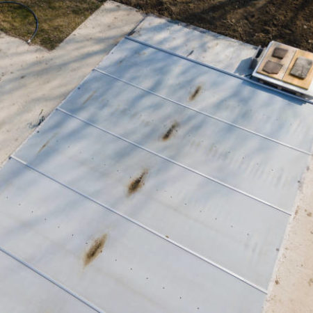 Comment choisir la meilleure orientation pour un terrain en béton poreux à Nice ?