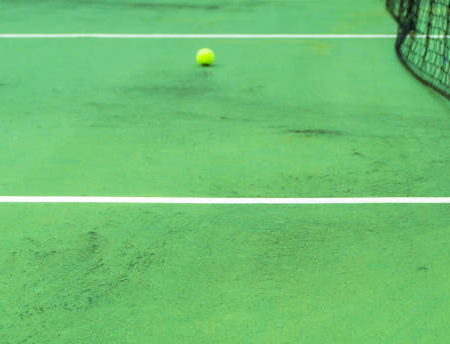 Comment choisir l’emplacement idéal pour un court de tennis sur sa propriété ?