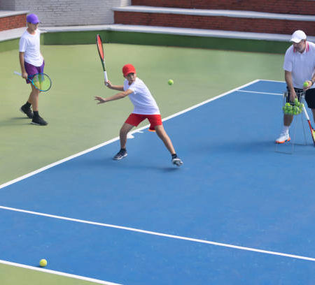 Quel est le coût moyen d’un court de tennis à Toulon en fonction du type de surface ?