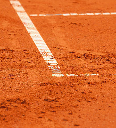 Pourquoi les solutions innovantes réduisent-elles les coûts d’entretien après la construction d’un court de tennis à Cannes ?