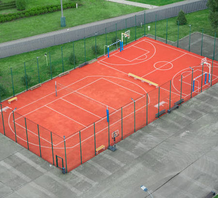 Comment intégrer des solutions écologiques dans la construction d’un court de tennis à Saint-Raphaël ?