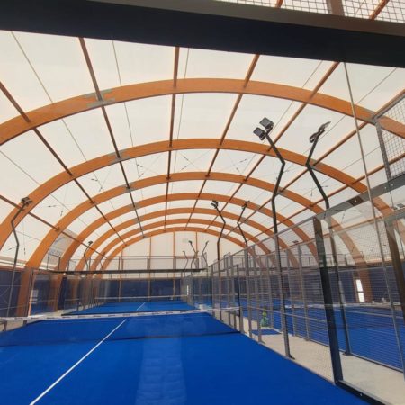 Quel type de fondation est recommandé pour la construction court de tennis à Cannes ?