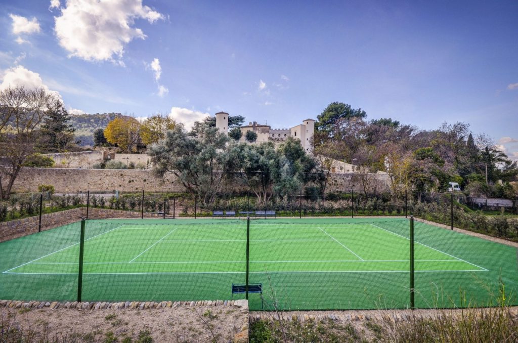 Construction d'un court de tennis à Saint-Tropez