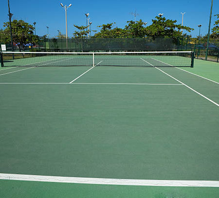 C’est quoi les règles de sécurité à respecter lors de la construction d’un court de tennis au Mans ?