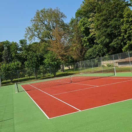 Construction d’un court de tennis en béton poreux à Nice : quels retours sur investissement ?