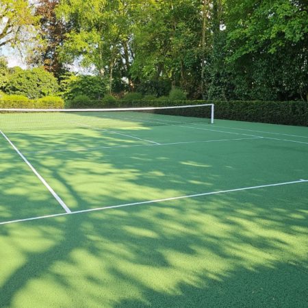 Construction d’un court de tennis en béton poreux à Nice : avis des joueurs