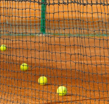 Pourquoi choisir un gazon synthétique plutôt qu’une terre battue pour un terrain de tennis à Avignon ?