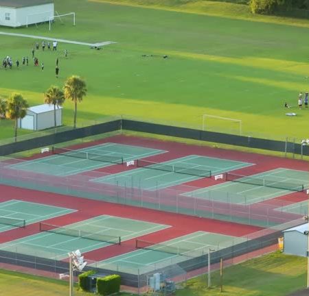 Construction d’un court de tennis à Cannes : intégration urbaine et solutions pratiques