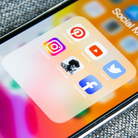 Quels services offre une agence social media parisienne ?